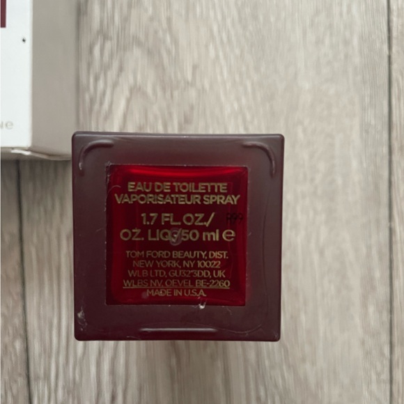 Tom ford JASMIN ROUGE EAU DE TOILETTE
VAPORISATEUR SPRAY 50 ml - Picture 5 of 5